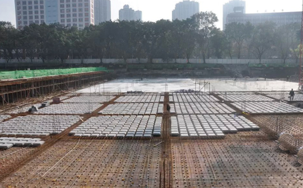 鑫河邦建材溫馨提醒：秋寒漸起，請注意保暖